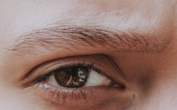 Znanstveniki razvili kontaktne leče, ki »zoomirajo vid«, ko dvakrat pomežiknete